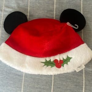 NWT mickey Christmas bucket hat